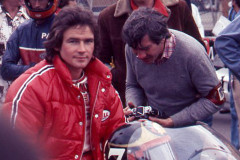 Photo of Moto GP World Champion Barry Sheen at the starting grid for the motorcycle exhibition race, 1977 F1 LBGP