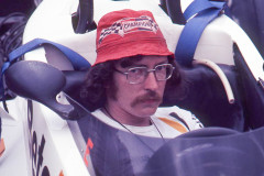 Photo of mechanic in a F1 Surtees. 1977 F1 LBGP